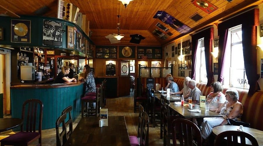Leos tavern